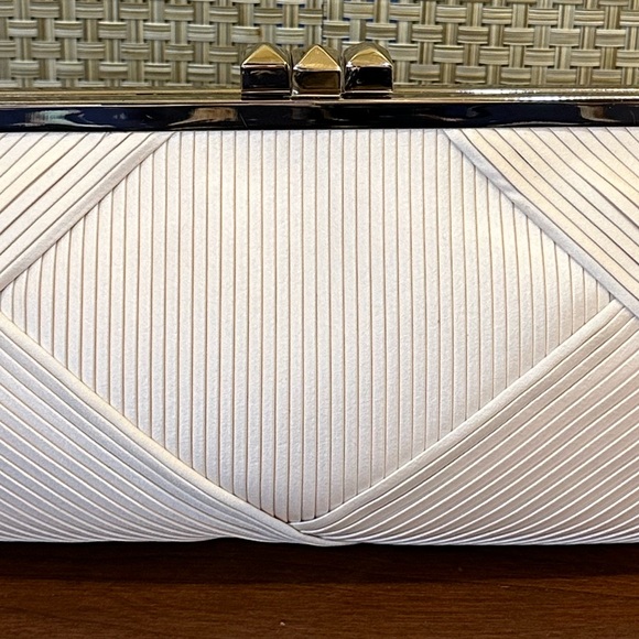 VTG 1980-90s Kate Landry Pleated Champagne Satin 3-Way Convertible Evening Bag - Picture 4 of 16